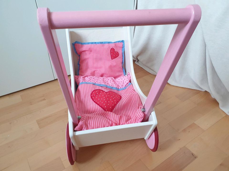 HABA Puppenwagen weiß Herzen wie neu inkl Kissen NP 139 Holz rosa in Köln