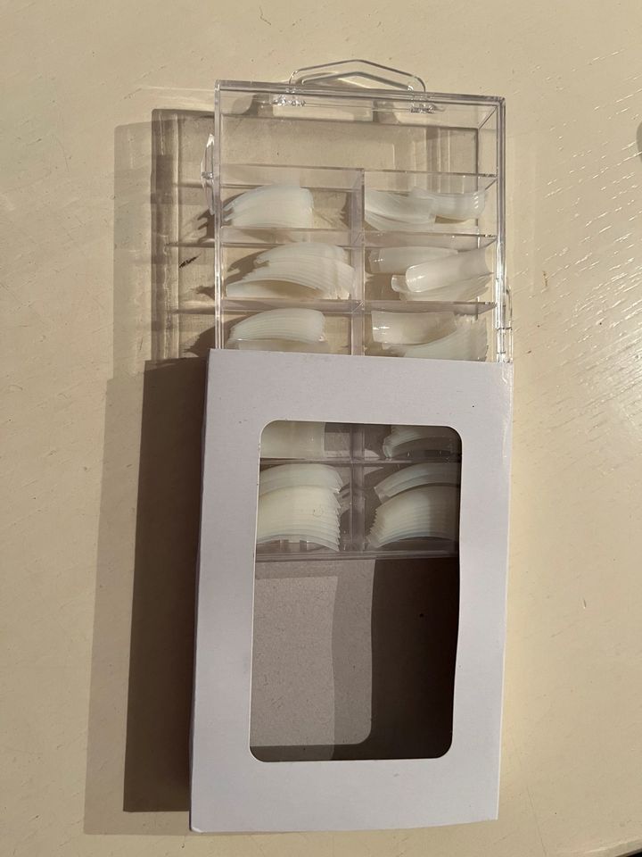 Nageldesign (Maniküre) Nagelfräser, UV Lampe usw in Lotte