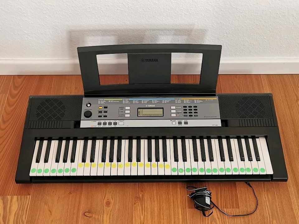 Keyboard YAMAHA YPT-240 in Uelsen