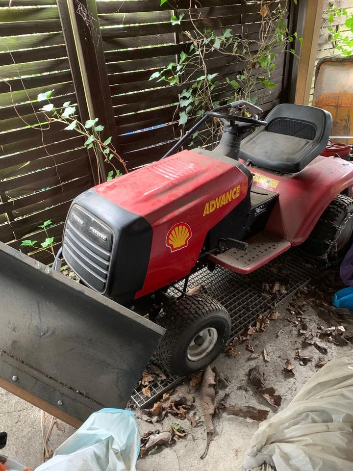 #kleiner Traktor mit Schiebeschild / Winterdienst ADVANCE in Berlin