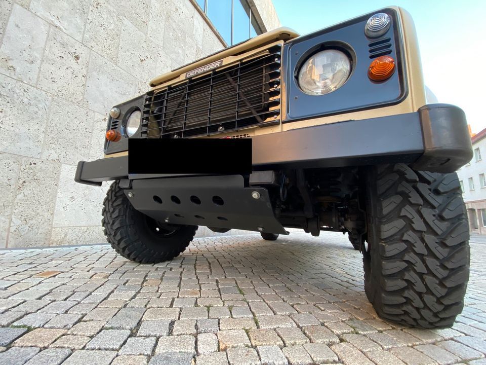 Defender Land Rover NEUAUFBAU Station Wagen S TD5 110 Libyan Sand in Wipperdorf