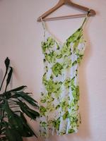 Sommerkleid mit grünem Blumenmuster Größe S Hessen - Fulda Vorschau