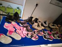 13 paar Schuhe komplett für 50 Euro! Turnschuhe 32 Sandalen Boots Sachsen - Reinsdorf Vorschau