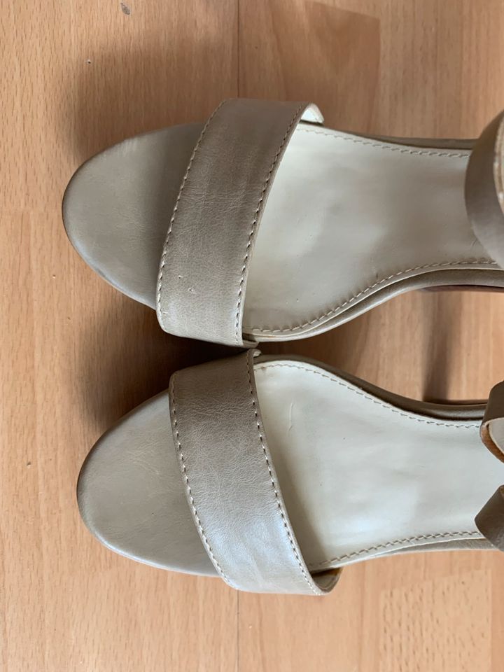 Jumex High Heels taupe/braun Gr.36 in Bergheim