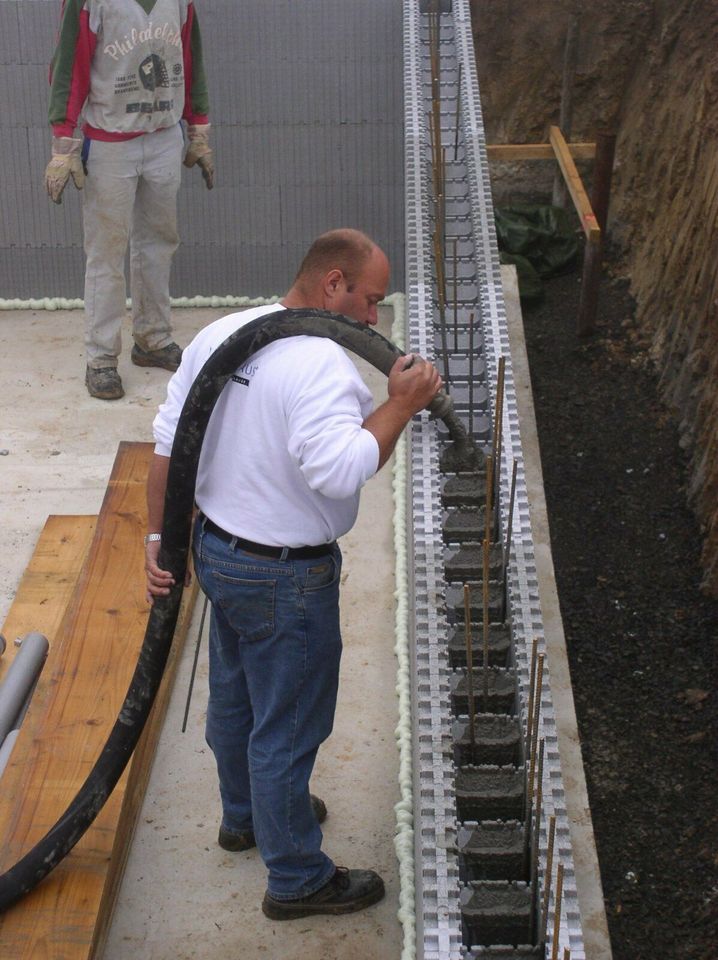 Neoporschalstein Schalstein ausbetonieren - Betonpumpe mieten in Kassel