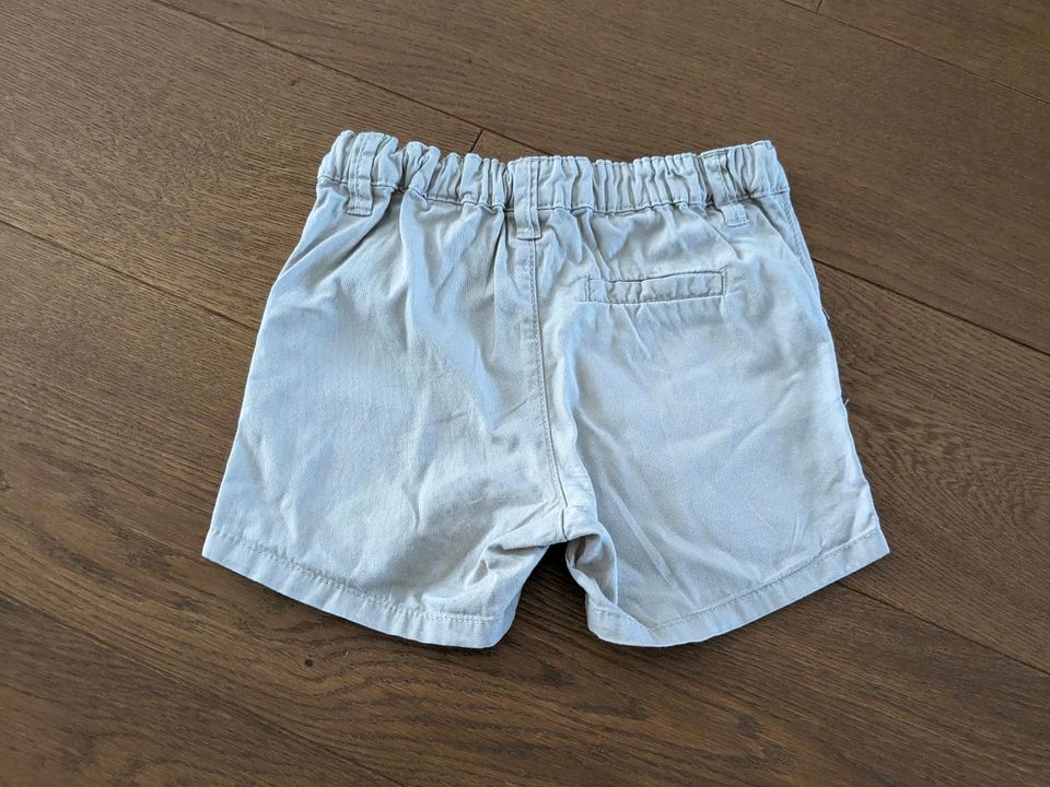 Beige kurze Hose in Größe 80 von h&m  - für 3,50€ in Zorneding