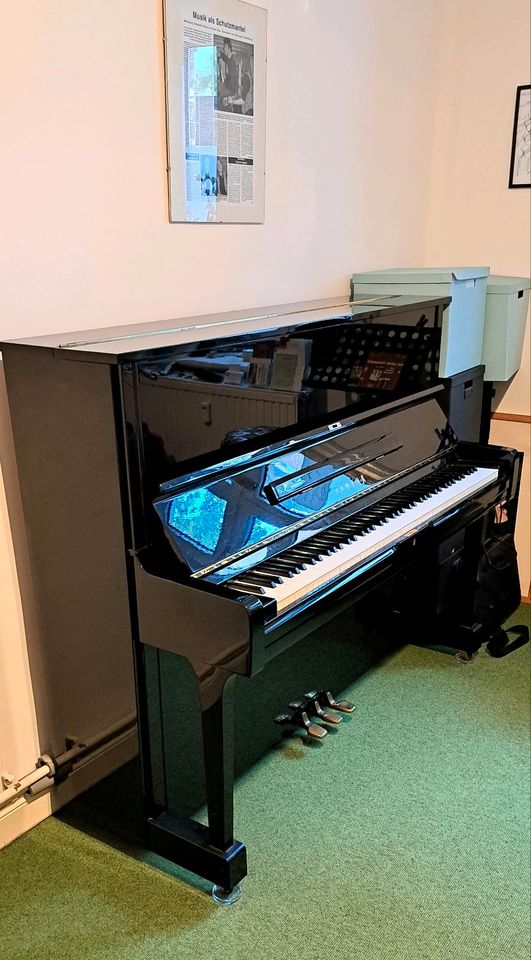 Wohlklingendes gut erhaltenes Yamaha U1 Klavier zu verkaufen in Hamburg