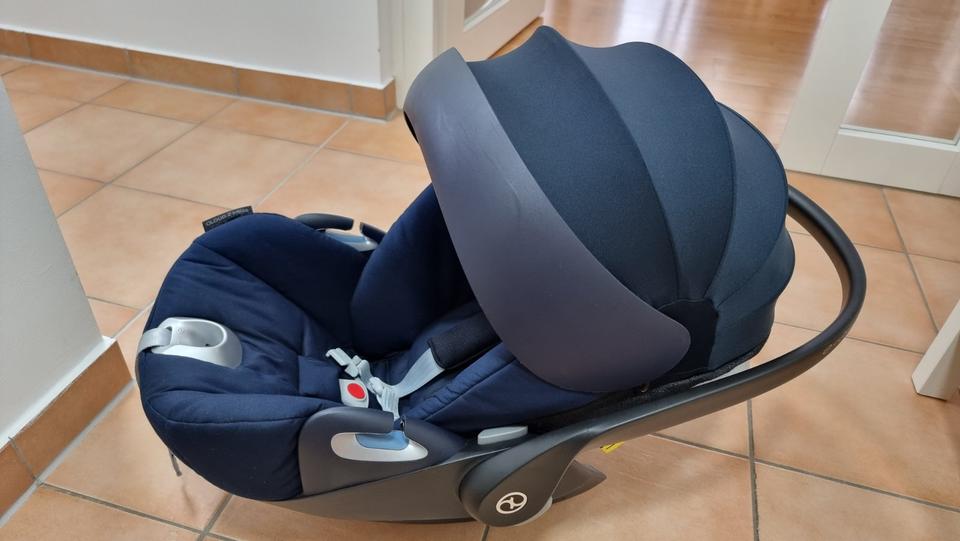 Babyschale Cybex Cloud Z i-Size mit Liegefunktion in Hamburg