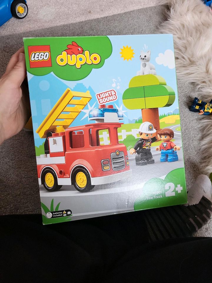 Lego Duplo 10901 Feuerwehr mit Sound Katze in Berlin