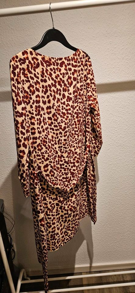 Leo Kleid H&M rot/beige in Dortmund