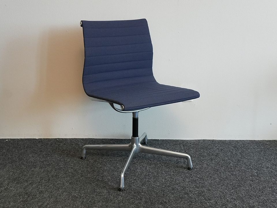 NEU - vitra. Aluminium Chair EA 101, Designklassiker, Designstuhl in Erfurt