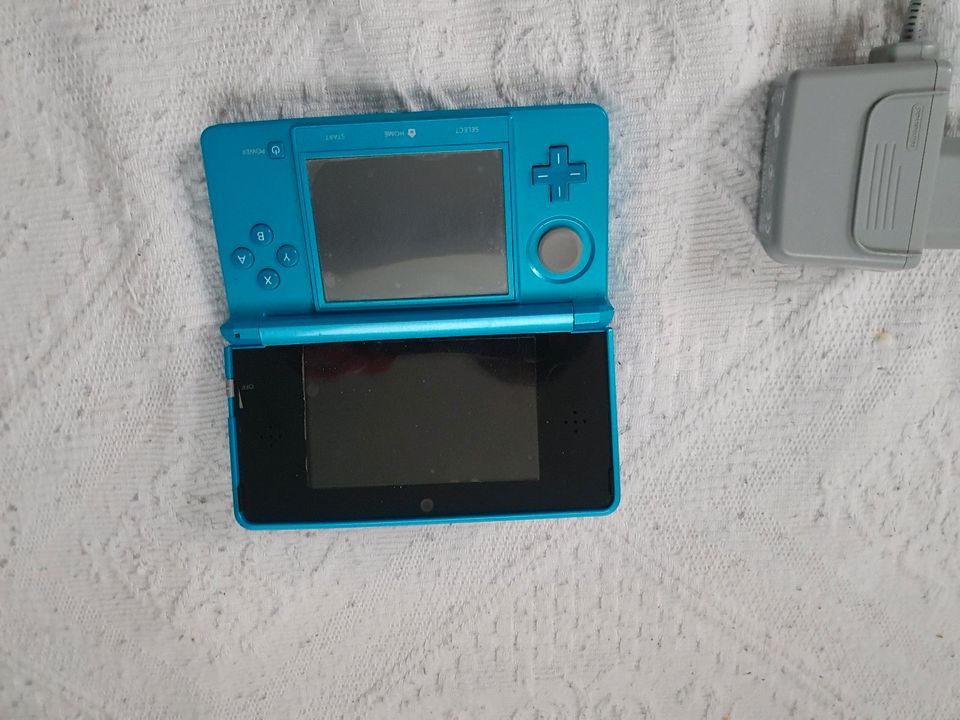 Nintendo 3ds aqua blue ( JAPANISCHE VERSION ) mit Aufladegerät in Emden
