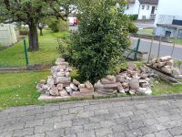 Steine Garten Teich Umrandung und Mutterboden zu verschenken Hessen - Felsberg Vorschau
