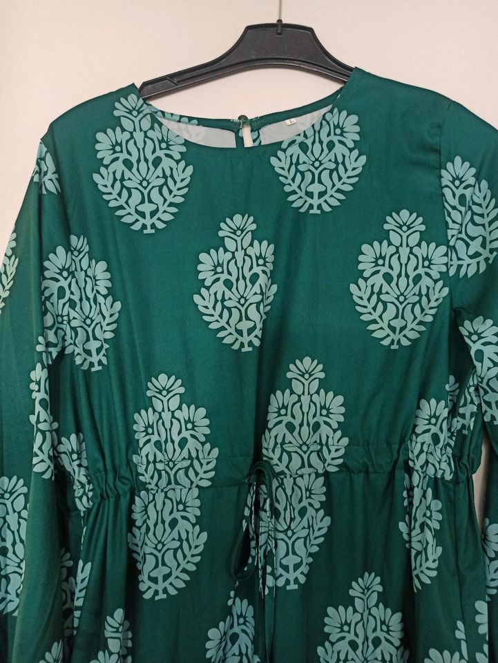 Grünes Retro Boho Kleid mint Muster 42 XL 44 Volants  langarm in Düsseldorf