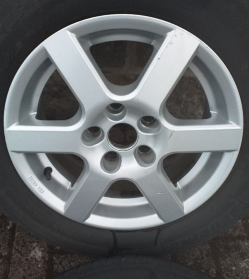 4 Alufelgen + Reifen 6,5Jx15 ET38 LK5x112 SEAT Altea Leon Octavia in Monschau