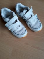 Adidas Schuhe Sneaker Hallenschuhe Klettverschluss Gr. 32 weiß Nordrhein-Westfalen - Nörvenich Vorschau