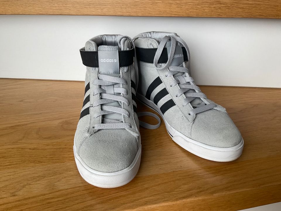 Adidas Turnschuhe für Mädchen Gr. 39 / wie neu in Lichtenfels