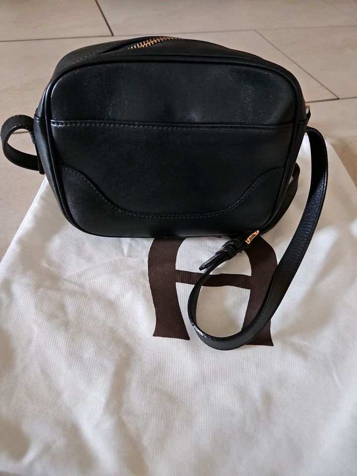 Original AIGNER Handtasche, klein, schwarz in Warstein