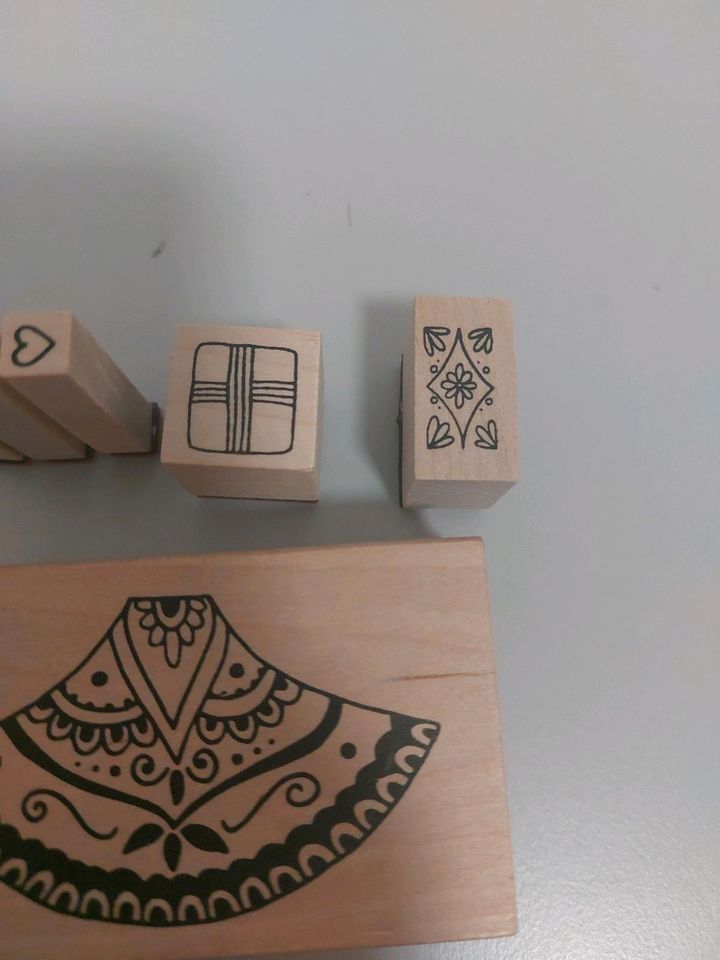 Stempel Holz verschiedene Motive neu Weihnachten Herz Stern etc. in Salzkotten