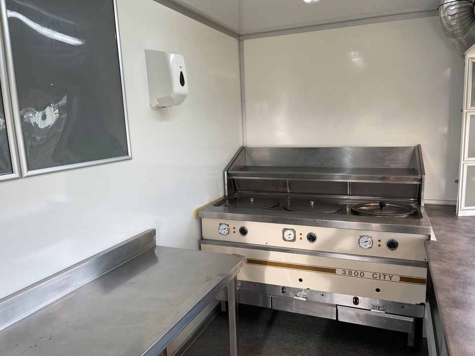 Imbisswagen Verkaufswagen Foodtruck 2019 2500 KG in Westerheim