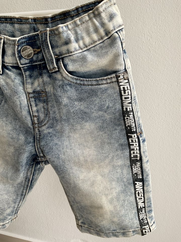 Dopodopo kurze Hose Jeans Gr. 116 blau bleached seitliche Schrift in Zandt