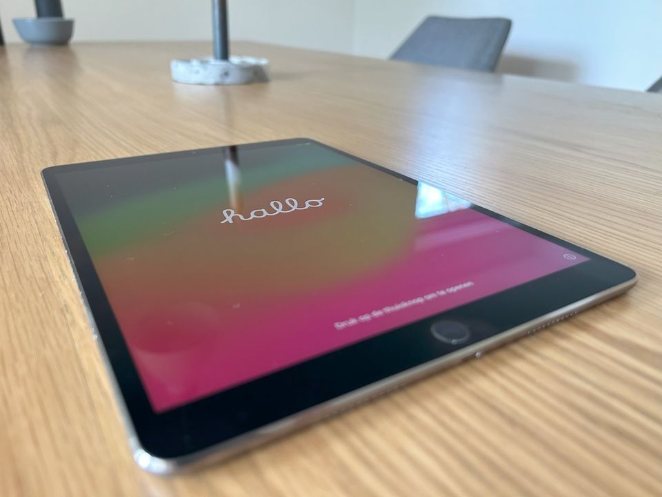 iPad Pro 10.5 WIFI 64GB mit Zubehör in Bergisch Gladbach