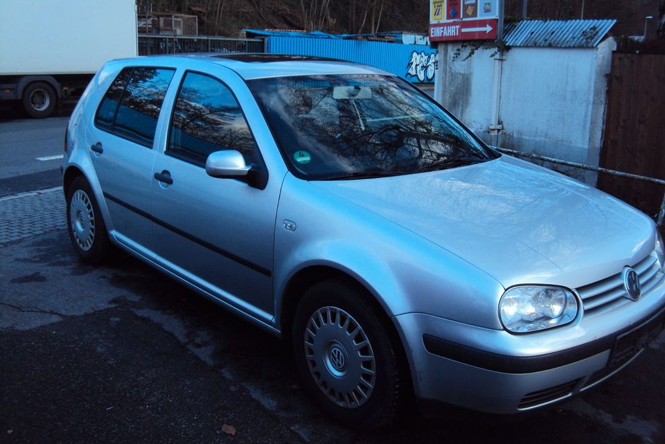 Volkswagen Golf--1.6 Mit klima-Elektr-fenster-schiebedach in Hagen