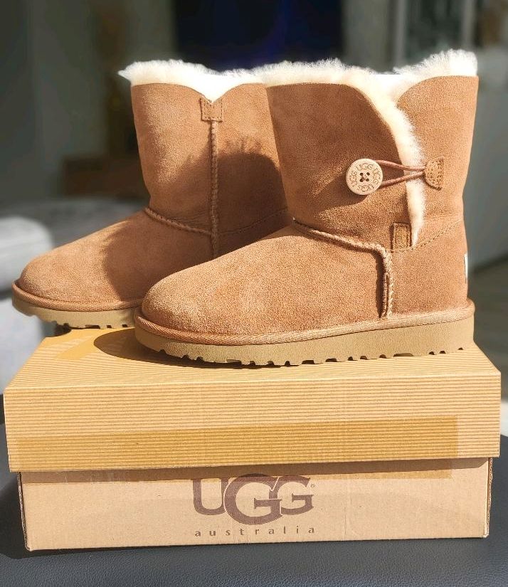 UGG's Gr. 30 Mädchenstiefel in Witten