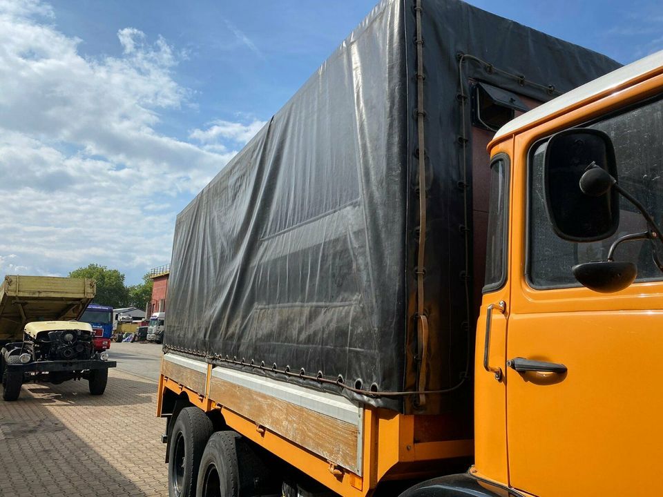 LKW Oldtimer , Pritschenaufbau mit Wohnwagen, Büssing, Krupp in Oberhausen