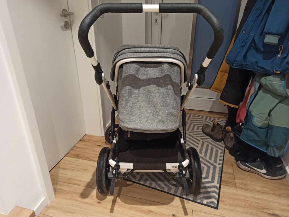 Britax Go Next Kinderwagen mit Babyschale und Maxi Cosi Adapter in Bielefeld