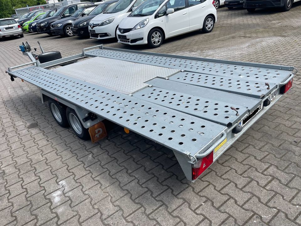 Fahrzeugtransporter Kippbar 2600 kg gebremst in Kelkheim