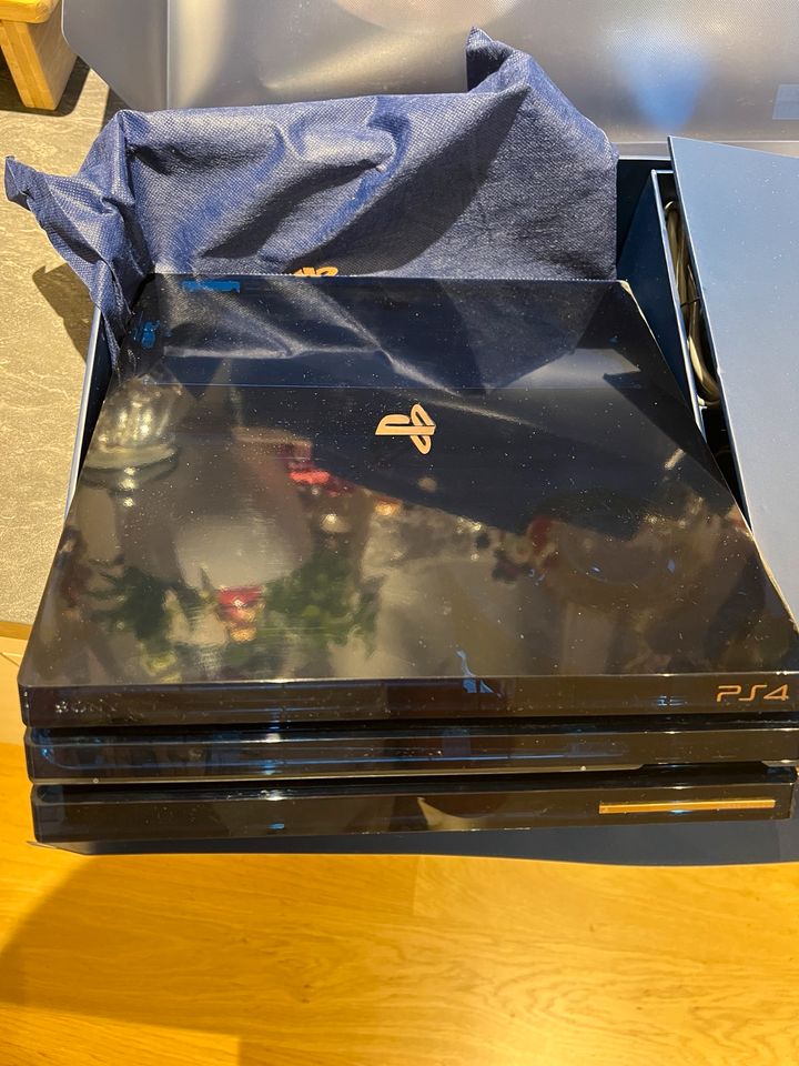 Sony PlayStation 4 Pro 500 Million Limited Edition in Dinkelsbuehl