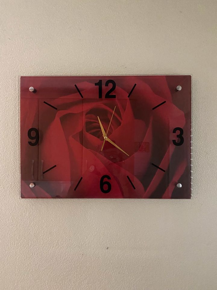 Wanduhr Blütenmotiv Rosé Vintage in Offenbach