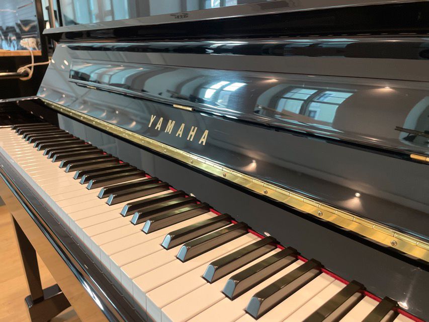 YAMAHA Klavier P 121 G - Silent schwarz poliert in Dresden