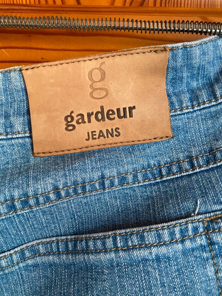 2 Gardeur Jeans Größe 28 Zwischengröße in Sulzemoos