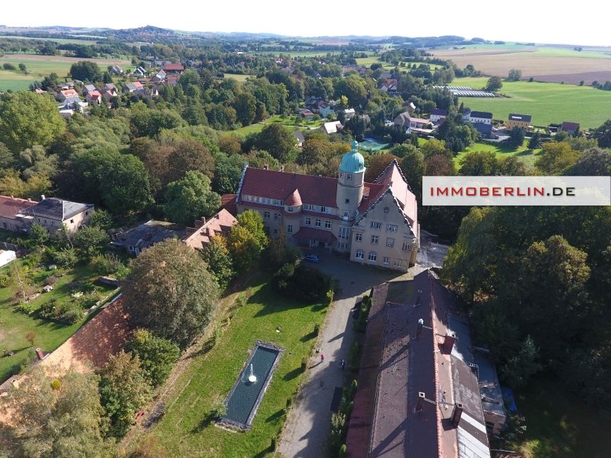 IMMOBERLIN.DE - Schloss Helmsdorf! Historisches Gutshaus mit viel Potential auf herrschaftlichem Anwesen an den Ufern der Wesenitz in Stolpen