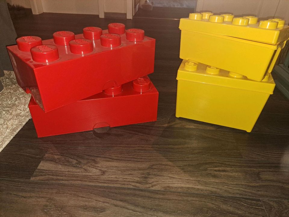 Lego Kisten (leer) in Girod