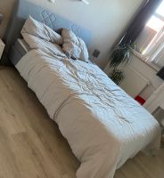 Bett mit Toper und Bettwäsche Niedersachsen - Varel Vorschau