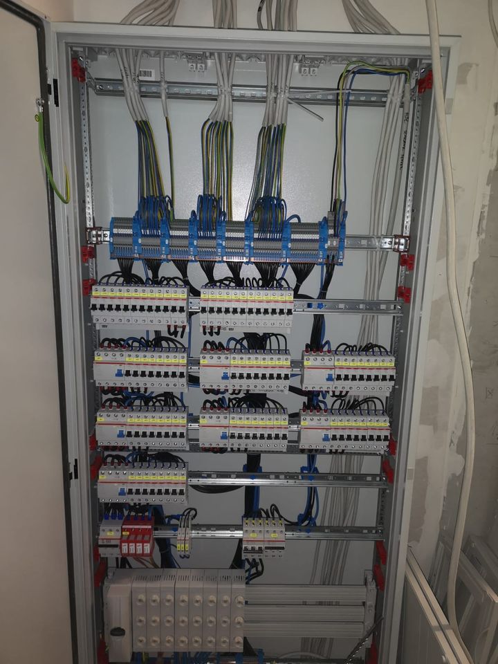 Ihr Elektriker für Neu und Altbau(Smart Home KNX & Loxone Basis) in Bad Salzuflen