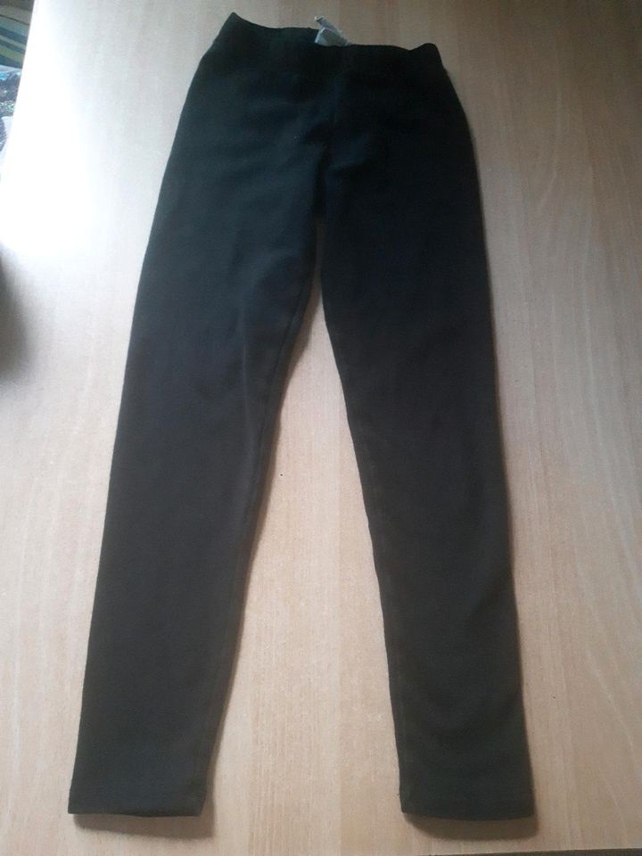 Schwarze Leggings,  Gr. 140, Herbst/Winter in Kröpelin