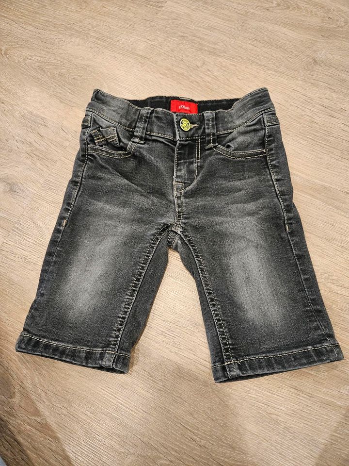 Kurze Hose/ Jeans/ Shorts Gr. 98 slim von s.oliver in Frankenberg (Eder)