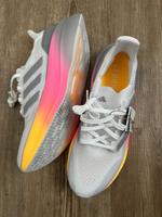 adidas Ultraboost 5 W Laufschuhe Damenschuhe Größe 42 bunte Sohle Rheinland-Pfalz - Harxheim Vorschau