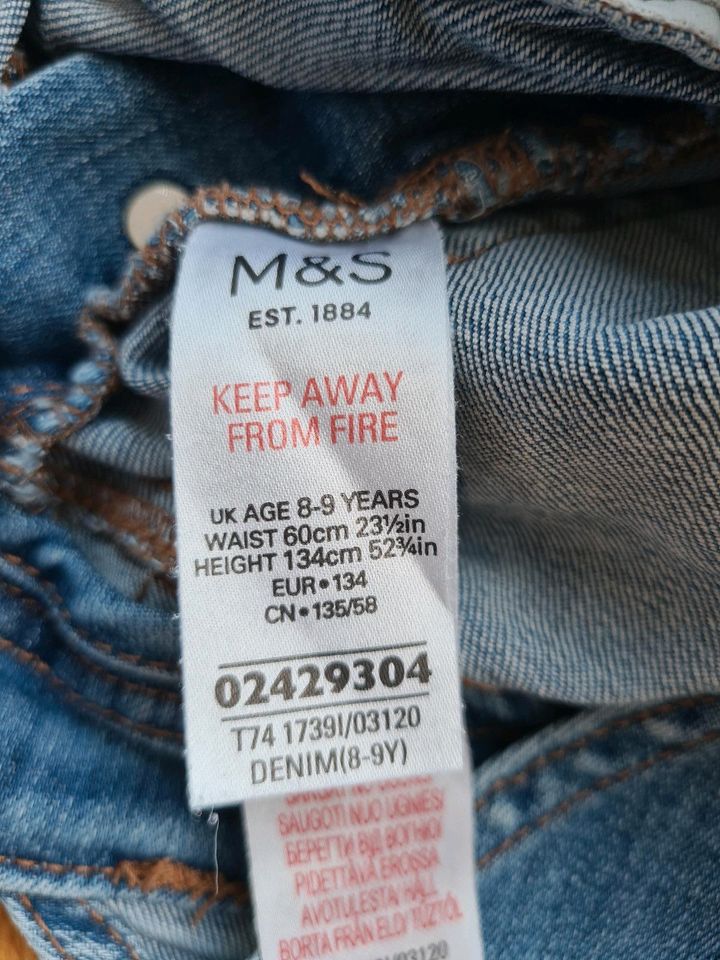 M&S  Shorts Gr. 134  blau, stretch in Meerbusch