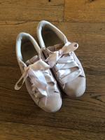 ★Puma Sneaker Turnschuhe Rosa Schnürsenkel wie Geschenkband Gr 38 Stuttgart - Birkach Vorschau