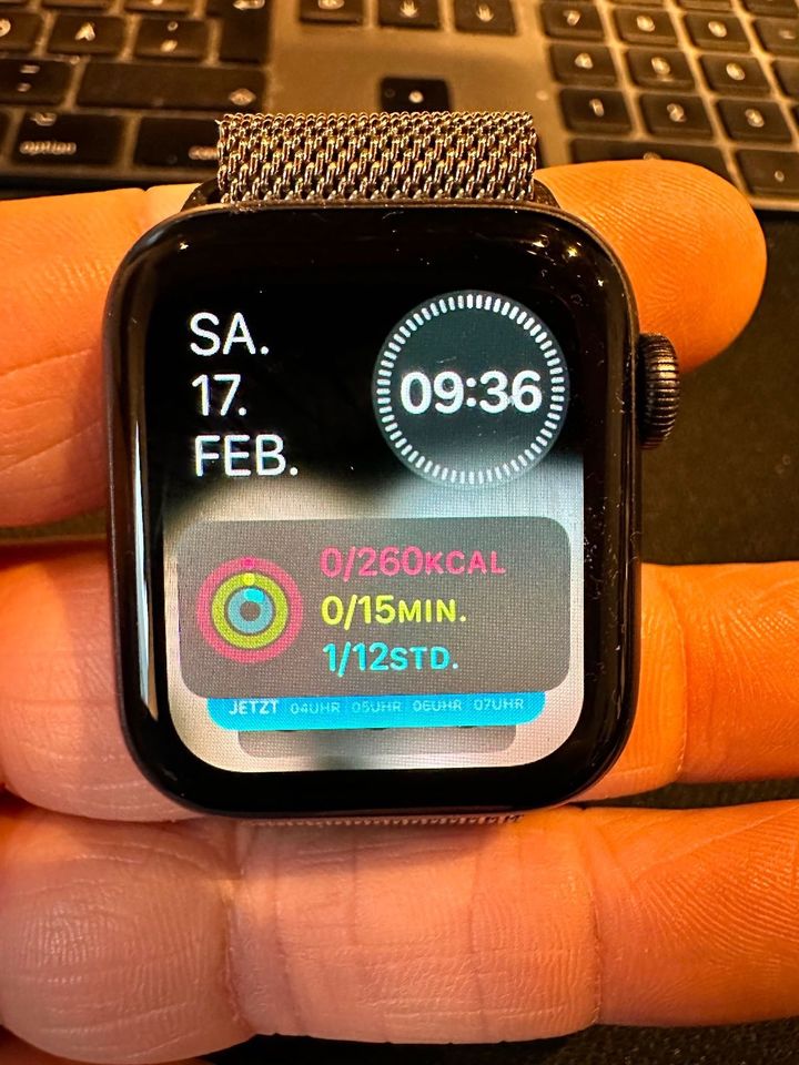Apple Watch Series 5 Aluminum 40mm (GPS) Space Gray, 32Gb in Holzheim