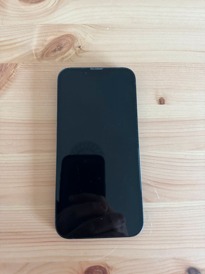 iPhone 13 128 GB in der Farbe Midnight Blue in Hinterweidenthal