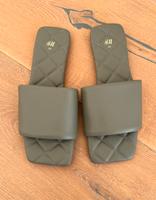 Sandalen in Grau/Khaki mit eckiger Spitze und weichem Riemen Hessen - Darmstadt Vorschau