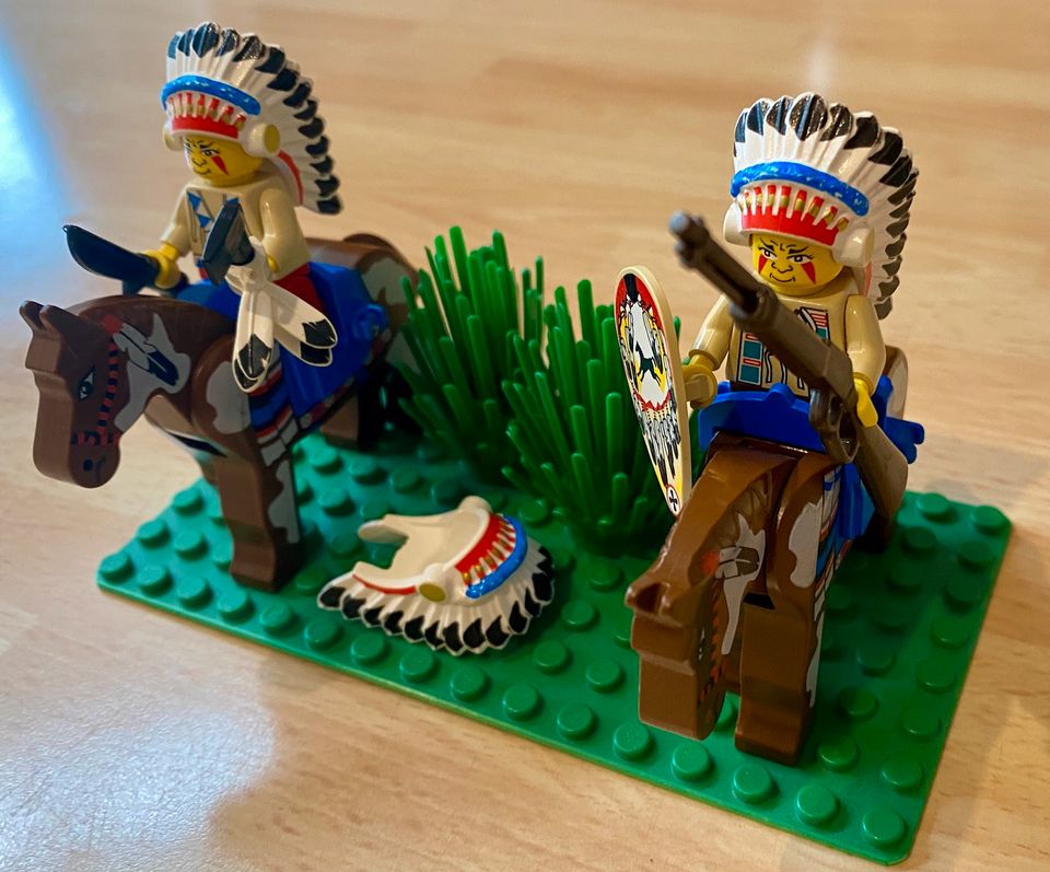 Lego: 2 Indianer + 2 Pferde in Achim