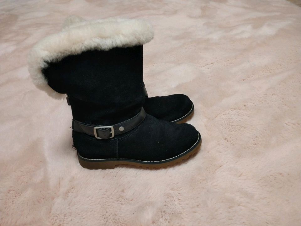 Stiefel Boots Winterschuhe UGG Gr 33,5 in Kaiserslautern