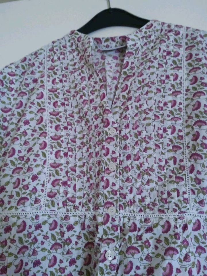 Kurzarm Bluse Gr. 42, creme mit Blumen,  Gina,  NEU in Ense